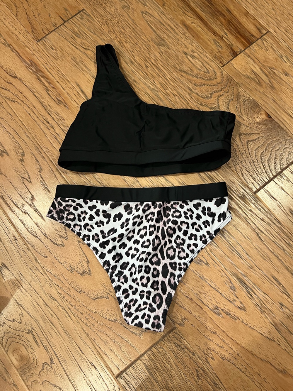 SHEIN Black One-Shoulder Bikini Top & Black-Trim Leopard Print Bottoms